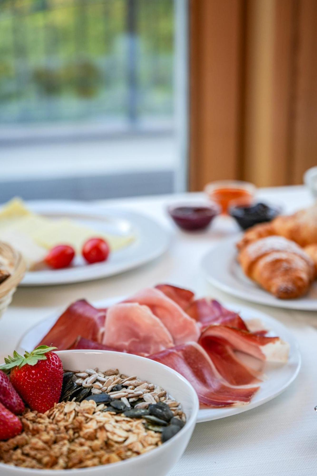 B&B Hotel Mirabel Ortisei Eksteriør bilde